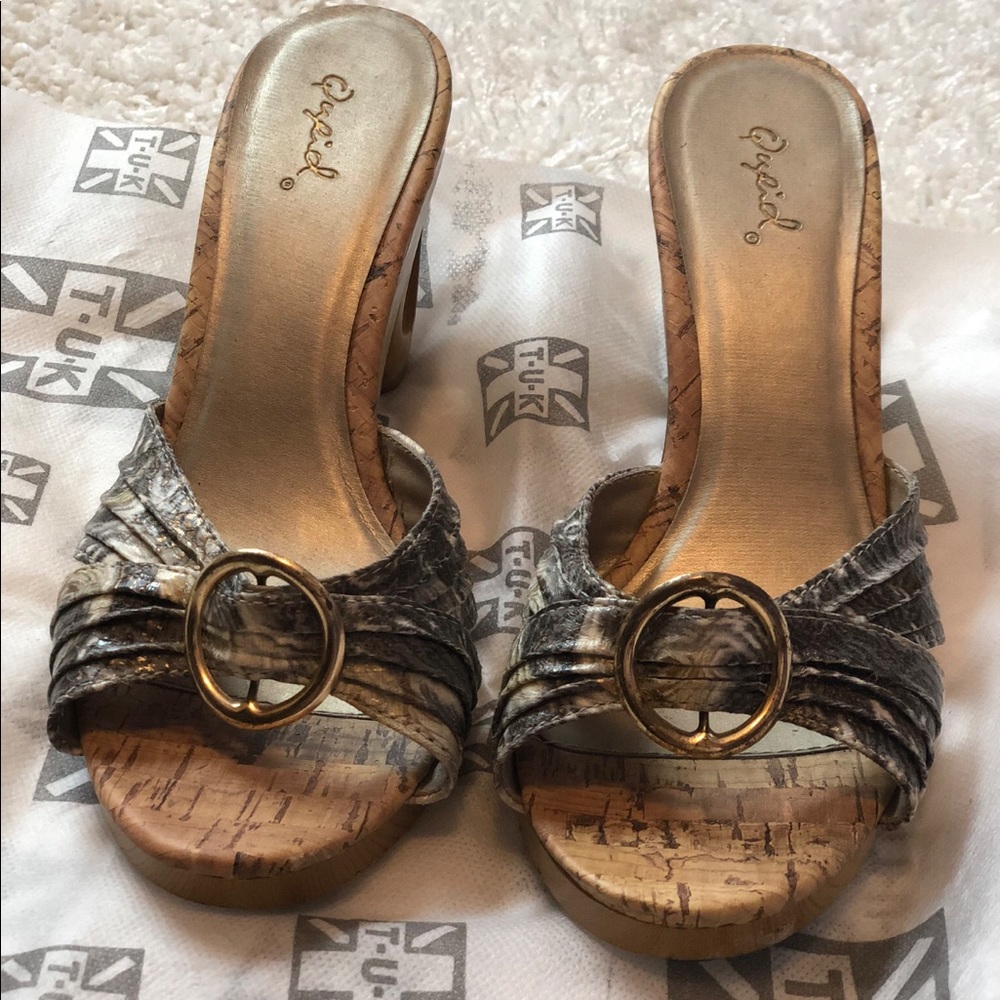 Adorable Qupid wooden cutout heel